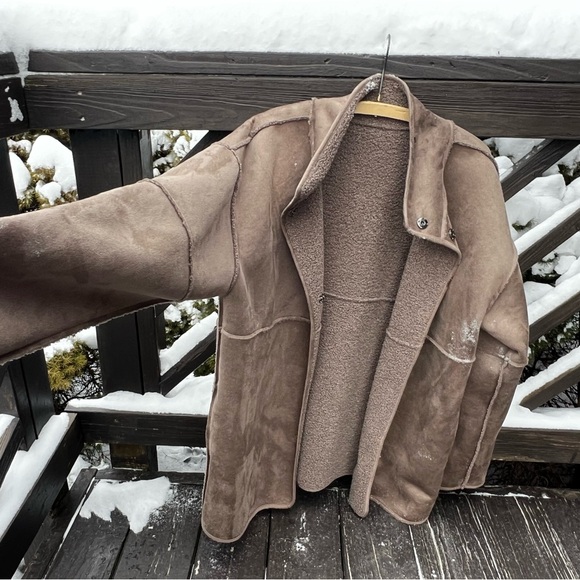 Tribal reversible suede/Sherpa coat - Picture 4 of 5